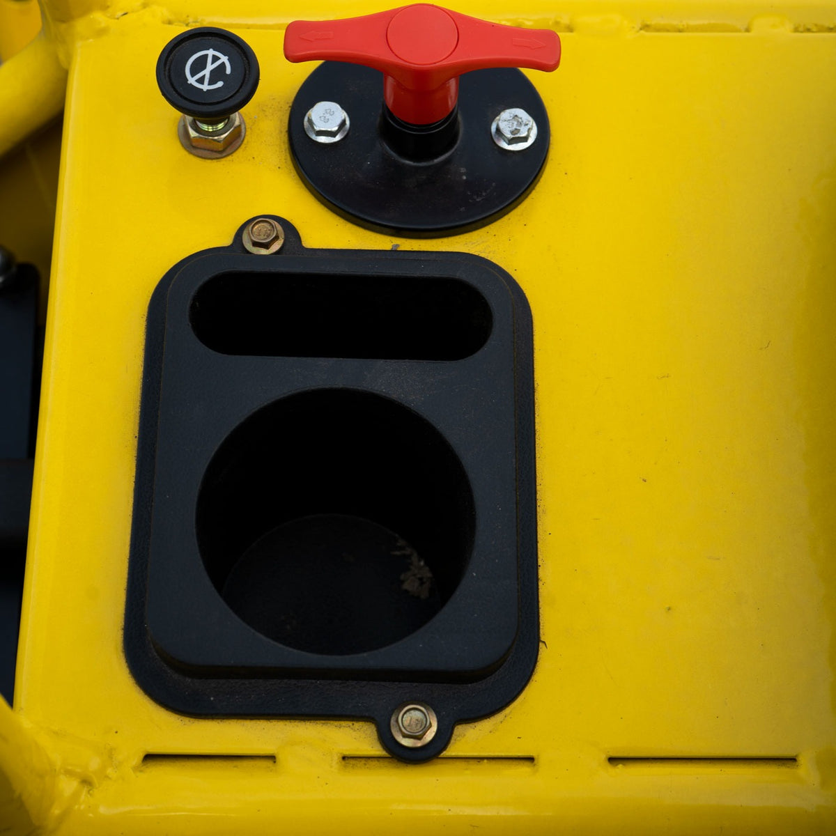 Detalle de controles del puesto del operador de la allanadora TDK TDKA9200.
