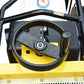 Cortadora de concreto TDK TDK400-HK13 con motor Swedish Husky Power de 13 HP, detalle del volante de ajuste.