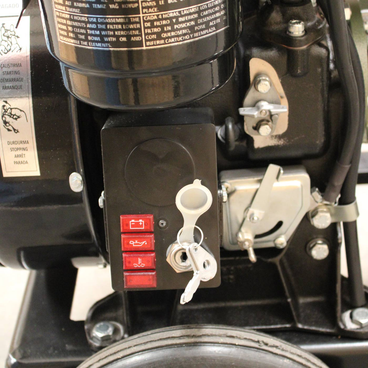 Equipo de riego Raiker RBL4417 diésel 17 HP 4 x 4 pulgadas, detalle de controles.