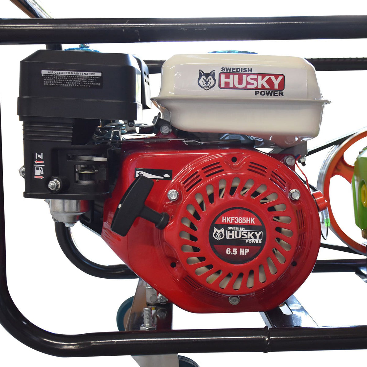 Fumigadora de pistones Husky Power HKF365HK con motor 6.5 HP, detalle del motor.