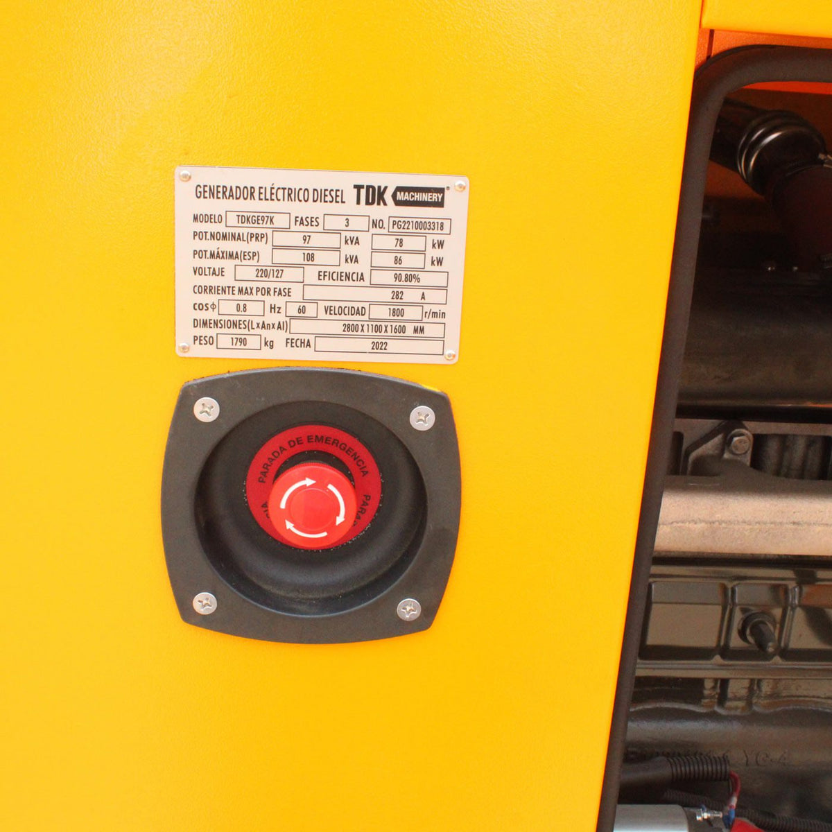Generador estacionario TDK TDKGE97K de 78 kW / 97 kVA, detalle del paro de emergencia.