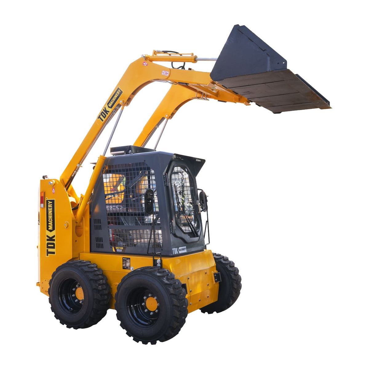 Minicargador sobre ruedas TDK MG1100, vista con cucharón elevado.
