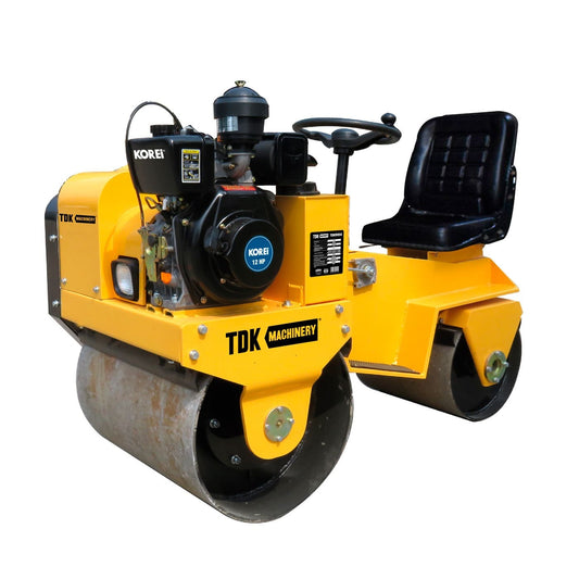 Rodillo vibratorio doble TDK TDKR950 con motor diésel 12 HP, vista principal.