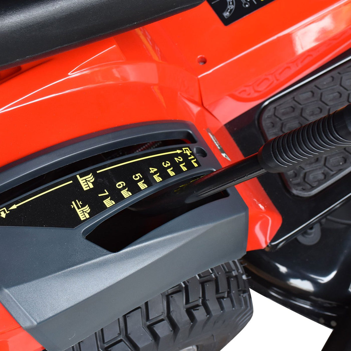 Tractor podador Husky Power HKT1750B de 42 pulgadas y 17.5 HP, detalle de transmisión.